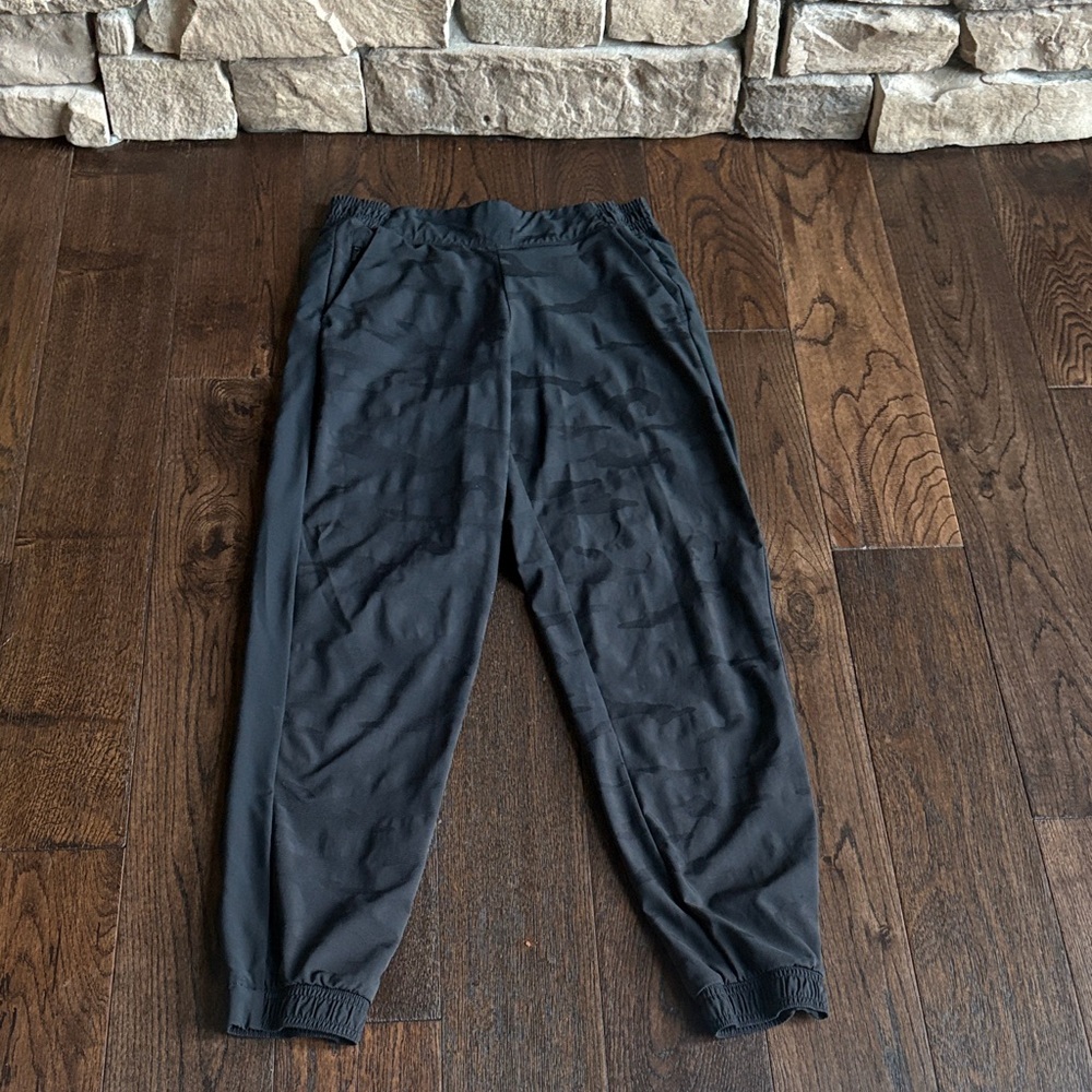 Athleta Black camo jogger pants